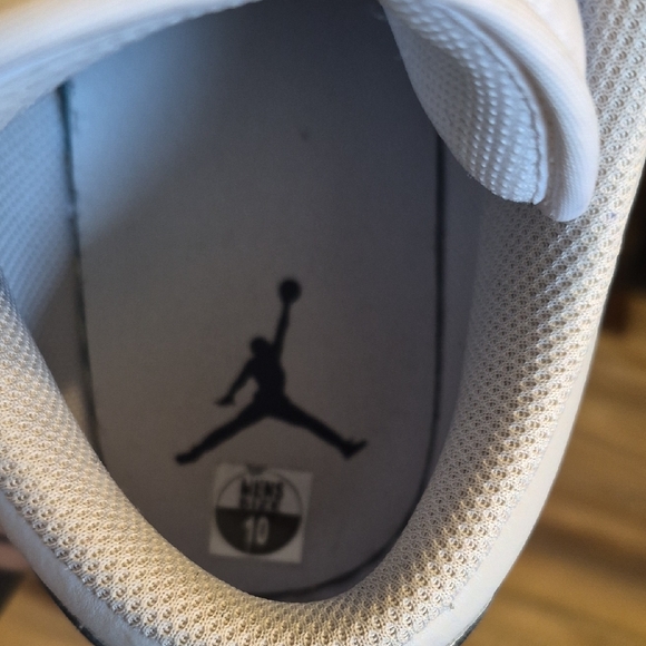 Jordan Men's White and Tan Sneakers - Picture 7 of 7